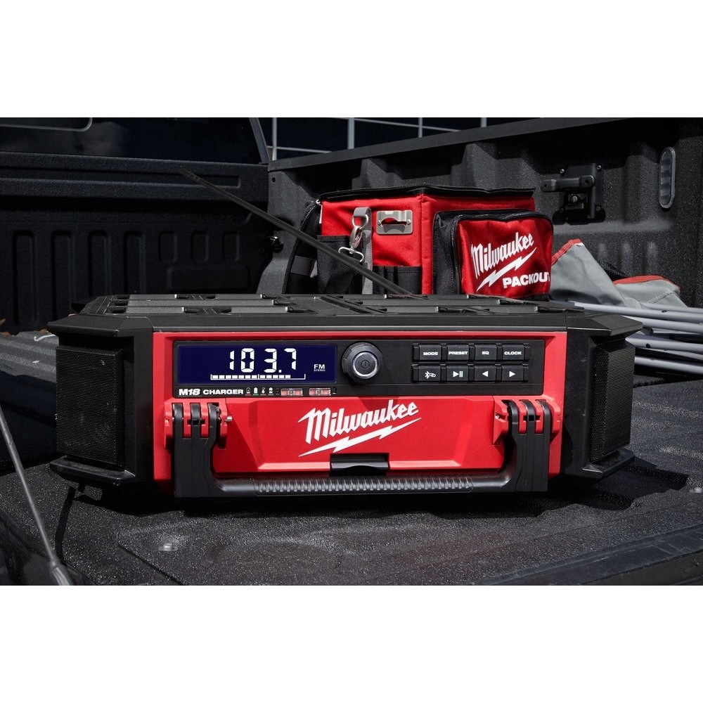 MILWAUKEE M18 PRCDAB RADIO ŁADOWARKA AC/DC PACKOUT