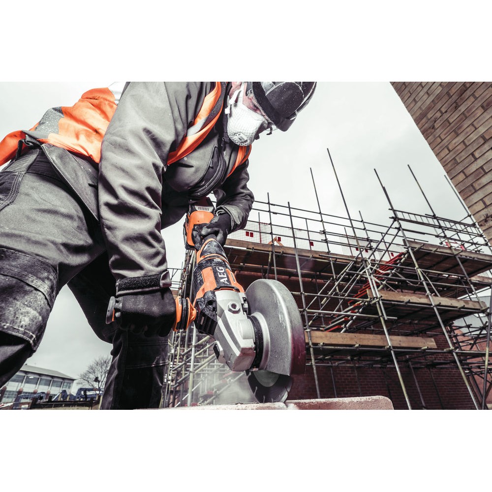 AEG ZESTAW SZLIFIERKA KĄTOWA WALIZKA AKUMULATOR BEWS18-125BLPX2