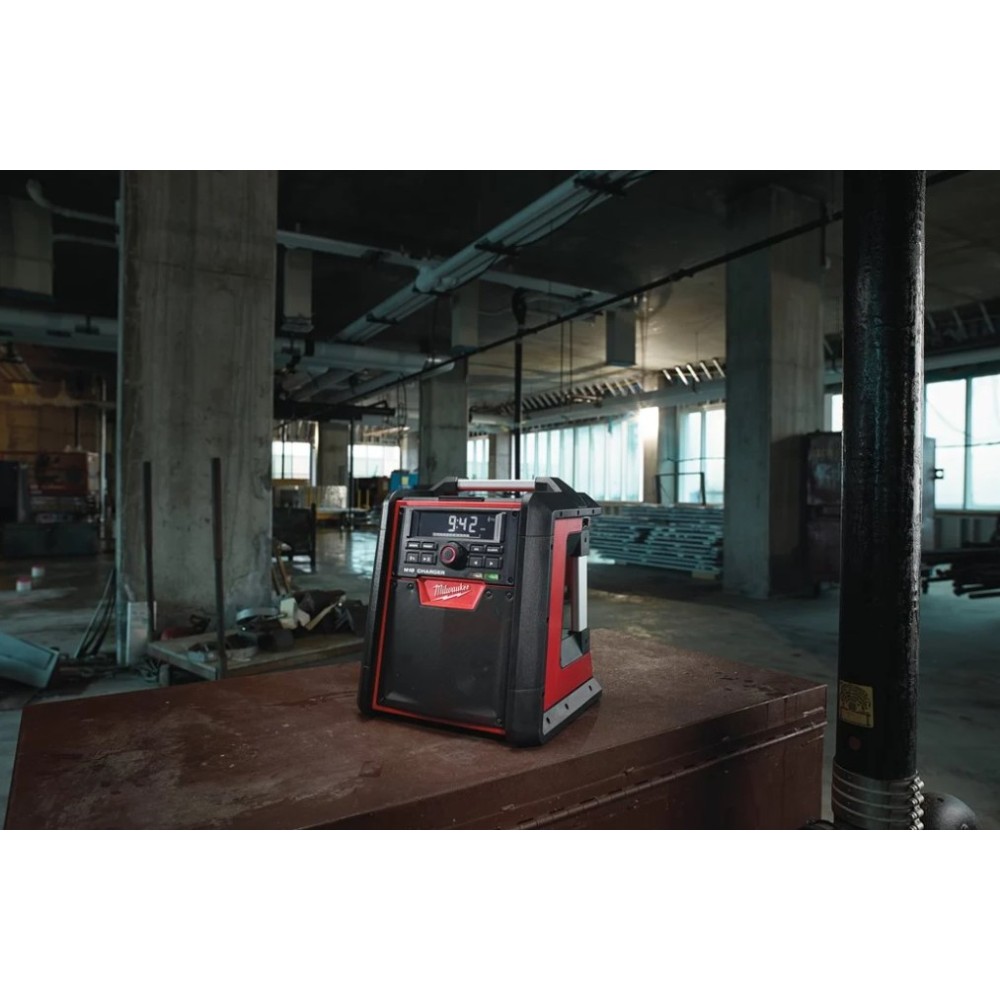 MILWAUKEE M 18RC-0 RADIO ŁADOWARKA BLUETOOTH 40W