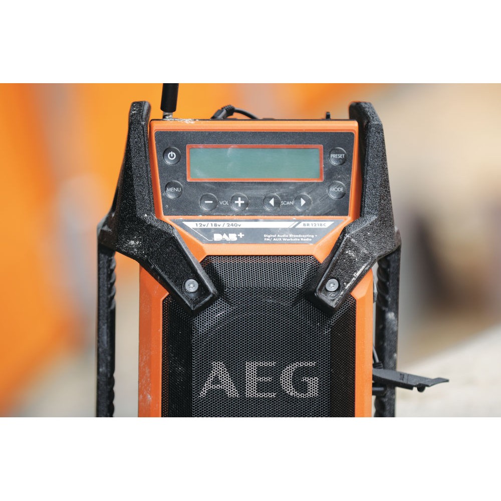 AEG CYFROWE AKUMULATOROWE RADIO BUDOWLANE FM AUX MODEL BR 1218C