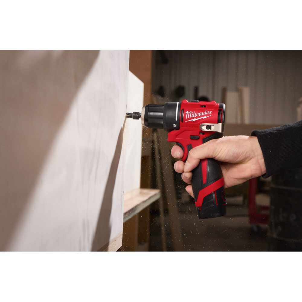 OFERTA PROMOCYJNA MILWAUKEE BEZSZCZOTKOWA WIERTARKO-WKRĘTARKA M12 BLDDRC-0 2x AKUMULATOR 2.0Ah ŁADOWARKA