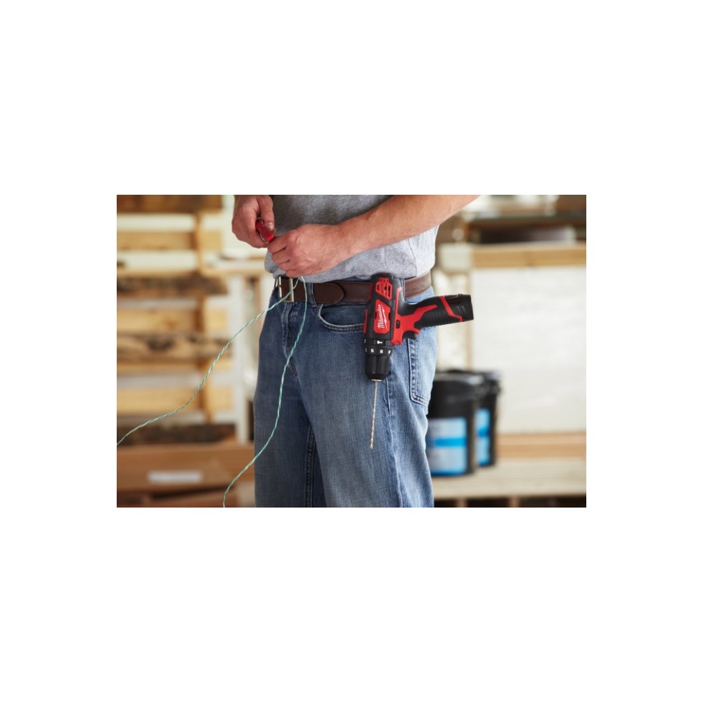 OFERTA PROMOCYJNA MILWAUKEE ZESTAW SUBKOMPAKTOWA WIERTARKO-WKRĘTARKA M12 BPDMC-202C + KAMIZELKA