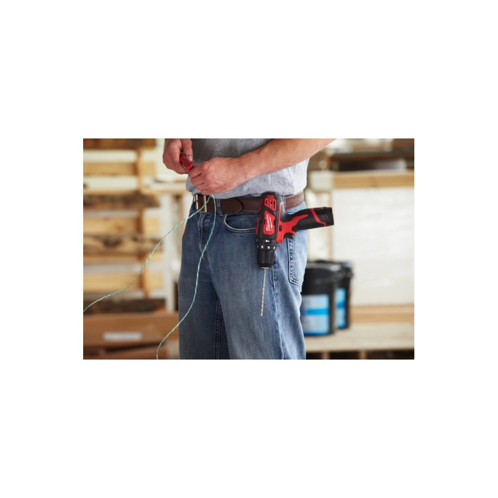 OFERTA PROMOCYJNA MILWAUKEE ZESTAW SUBKOMPAKTOWA WIERTARKO-WKRĘTARKA M12 BPDMC-202C + KAMIZELKA