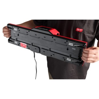 MILWAUKEE ŁADOWARKA 4-PORTOWA 12V i 18V Z REFLEKTOREM 450Lm GANGBOX M12-18 GBC4 USB