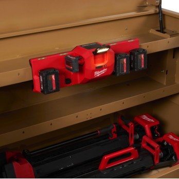 MILWAUKEE ŁADOWARKA 4-PORTOWA 12V i 18V Z REFLEKTOREM 450Lm GANGBOX M12-18 GBC4 USB