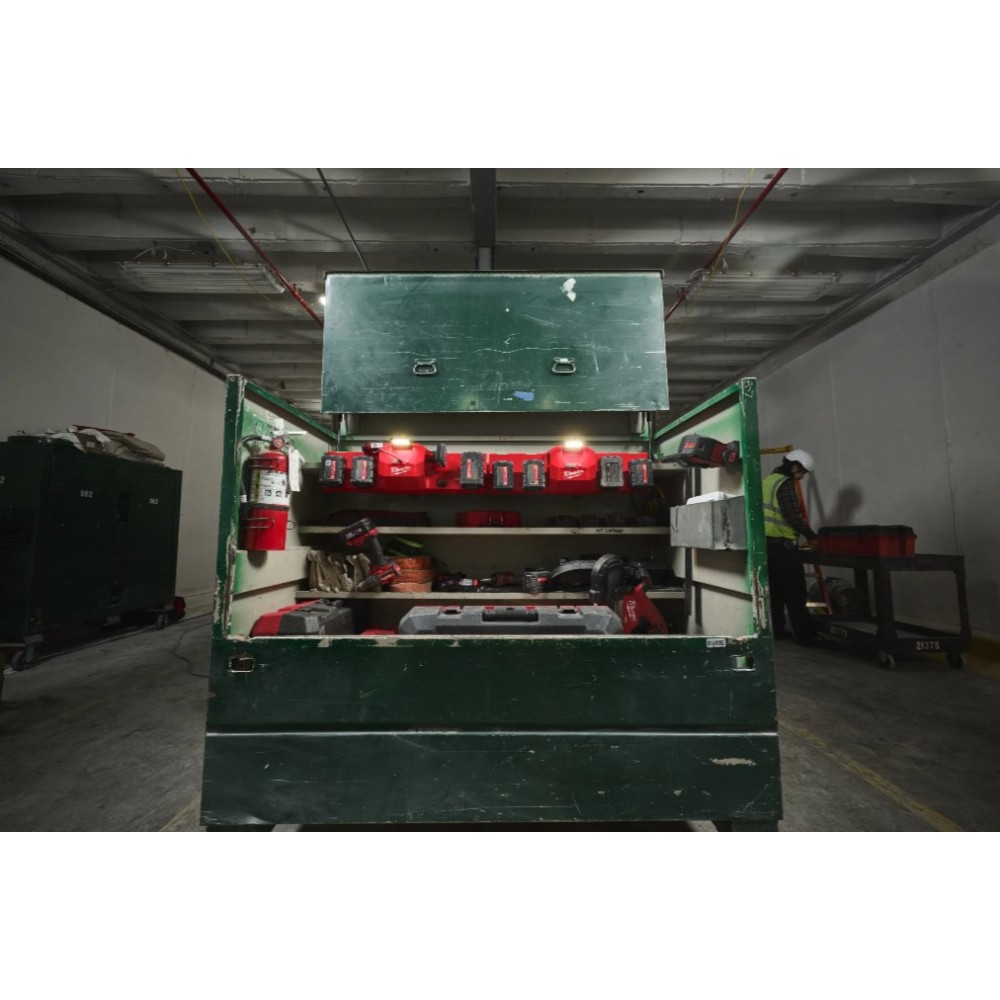 MILWAUKEE ŁADOWARKA 4-PORTOWA 12V i 18V Z REFLEKTOREM 450Lm GANGBOX M12-18 GBC4 USB