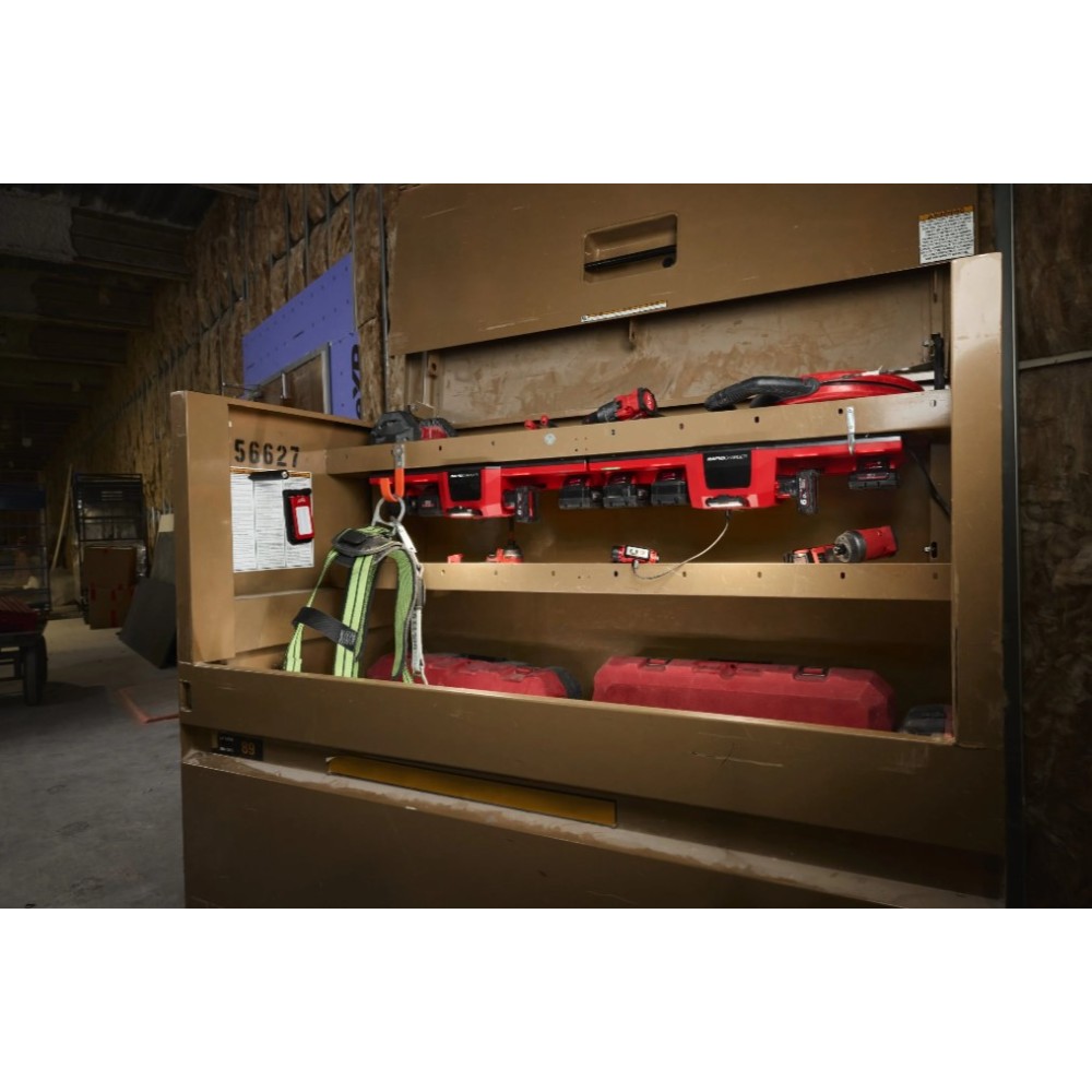 MILWAUKEE ŁADOWARKA 4-PORTOWA 12V i 18V Z REFLEKTOREM 450Lm GANGBOX M12-18 GBC4 USB