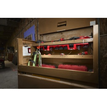 MILWAUKEE ŁADOWARKA 4-PORTOWA 12V i 18V Z REFLEKTOREM 450Lm GANGBOX M12-18 GBC4 USB