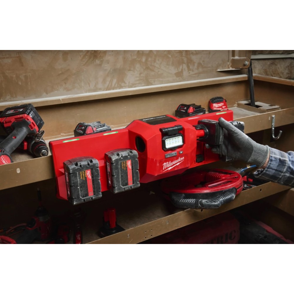 MILWAUKEE ŁADOWARKA 4-PORTOWA 12V i 18V Z REFLEKTOREM 450Lm GANGBOX M12-18 GBC4 USB