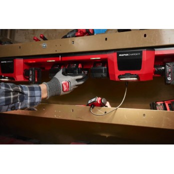 MILWAUKEE ŁADOWARKA 4-PORTOWA Z REFLEKTOREM 450Lm GANGBOX M12-18 GBC4 USB