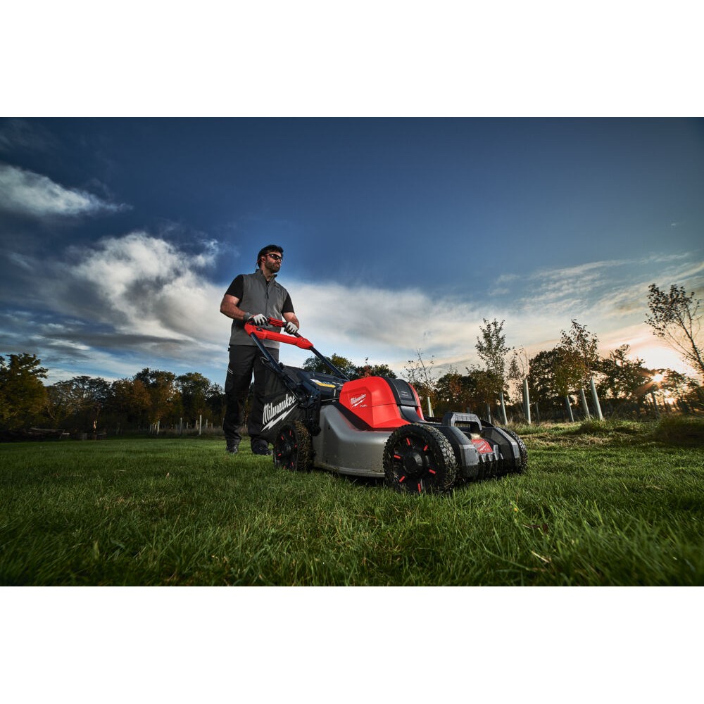 MILWAUKEE KOSIARKA 46CM Z NAPĘDEM M18 F2LM46-802 ZESTAW