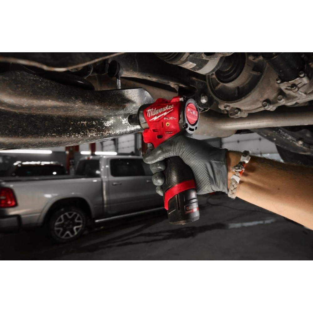 MILWAUKEE SUBKOMPAKTOWY KLUCZ UDAROWY Z PIERŚCIENIEM 3\8" M12 FSCIWF38-252X 271Nm