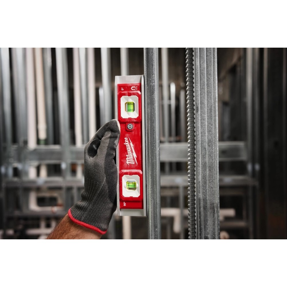 MILWAUKEE POZIOMICA LED PODŚWIETLANA LIBELLA MAGNETYCZNA TORPEDO 23CM