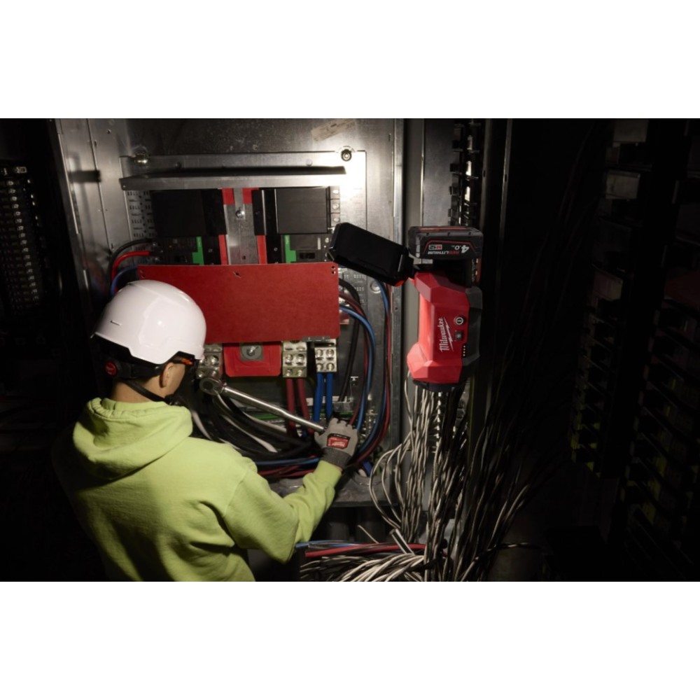 MILWAUKEE REFLEKTOR WIELOKIERUNKOWY Z SYSTEMEM PACKOUT M12 ALIP-0