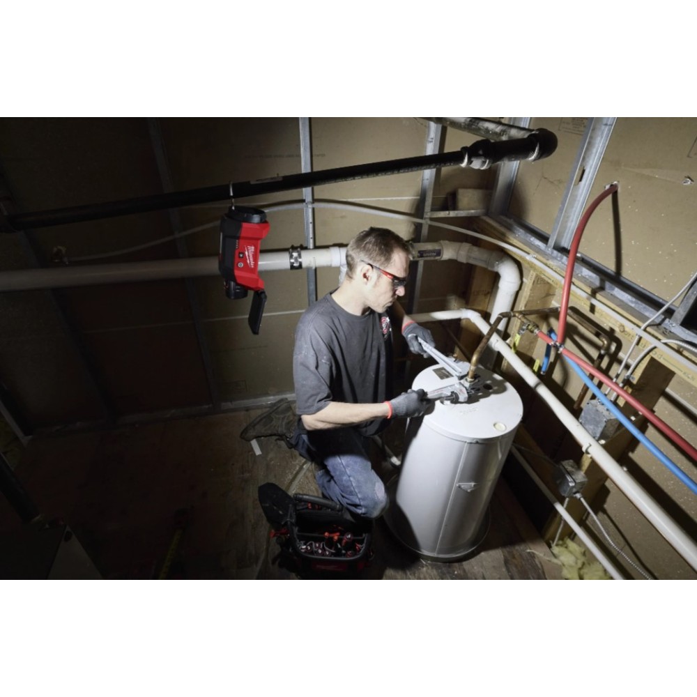 MILWAUKEE REFLEKTOR WIELOKIERUNKOWY Z SYSTEMEM PACKOUT M12 ALIP-0