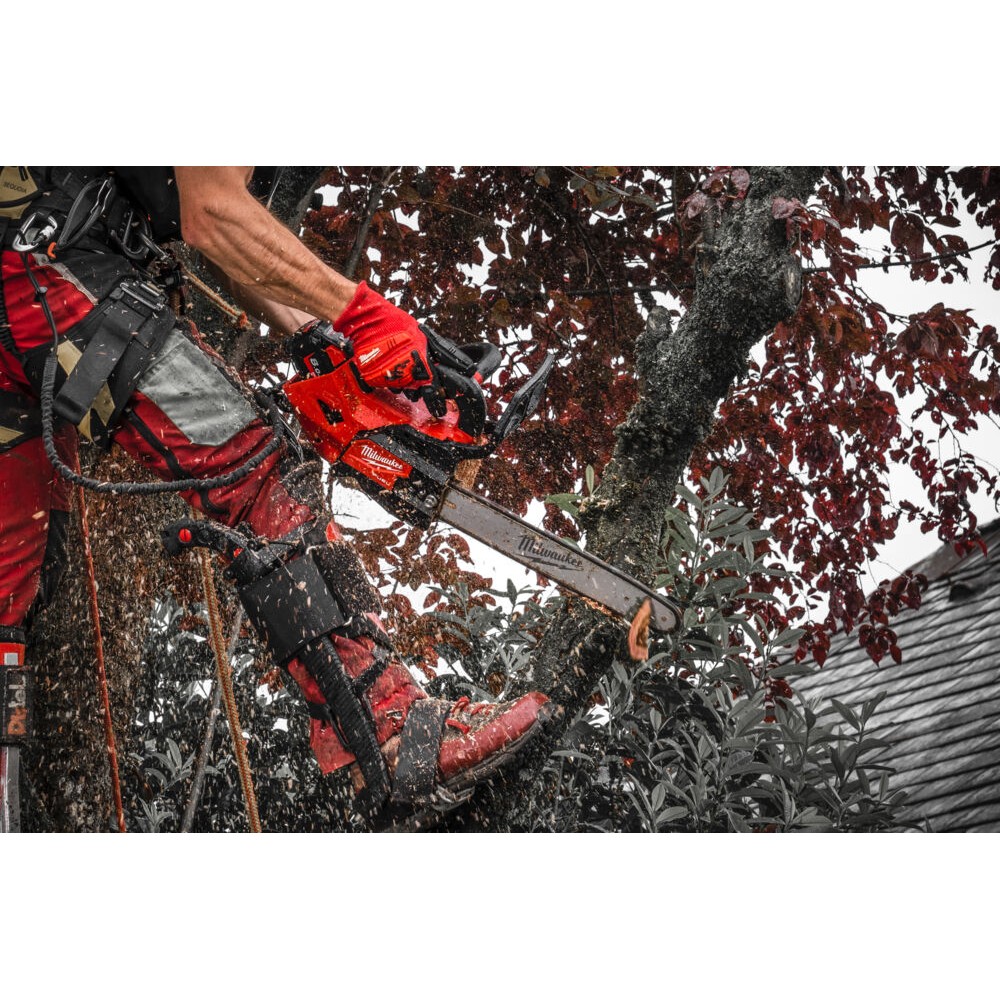 OFERTA PROMOCYJNA MILWAUKEE PILARKA ŁAŃCUCHOWA Z GÓRNYM UCHWYTEM 30CM M18 FTHCHS30-802 + 2x 8.0Ah FORGE