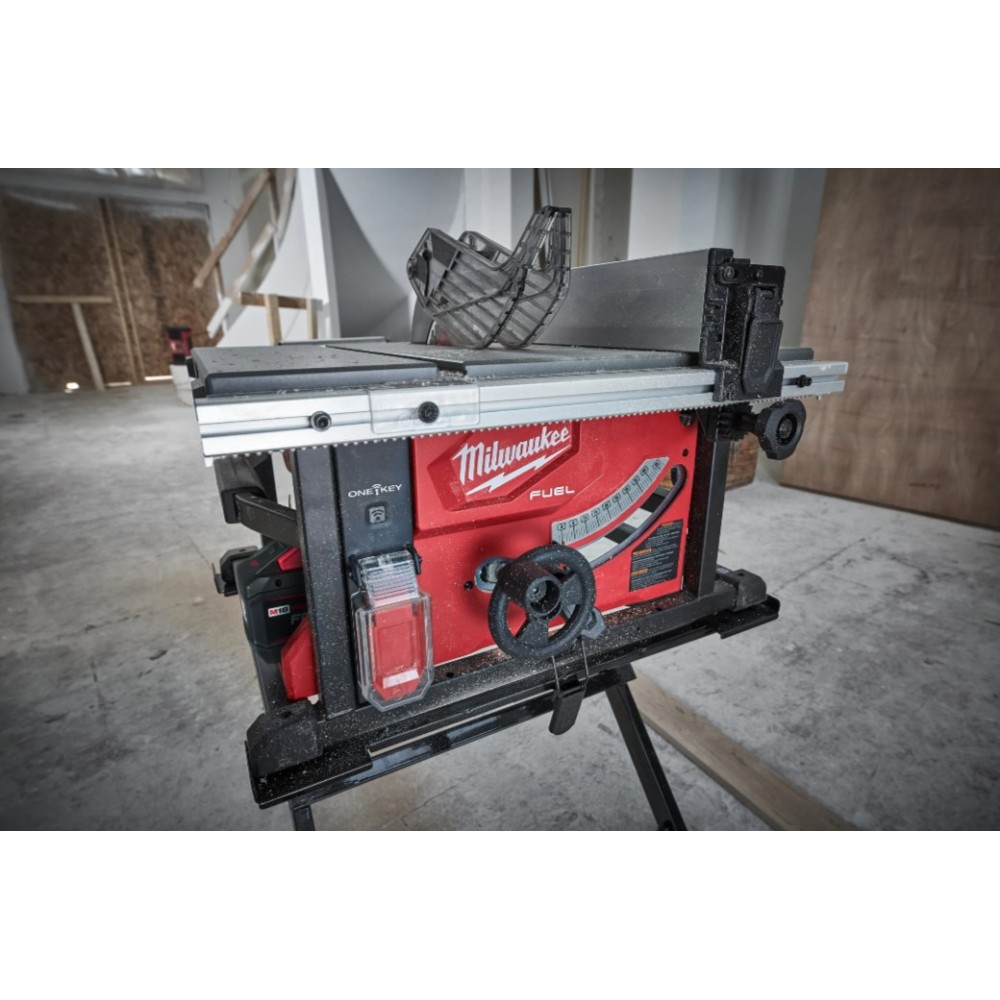 MILWAUKEE STOŁOWA PILARKA TARCZOWA 210MM  Z ONE-KEY M18 FTS210-121B