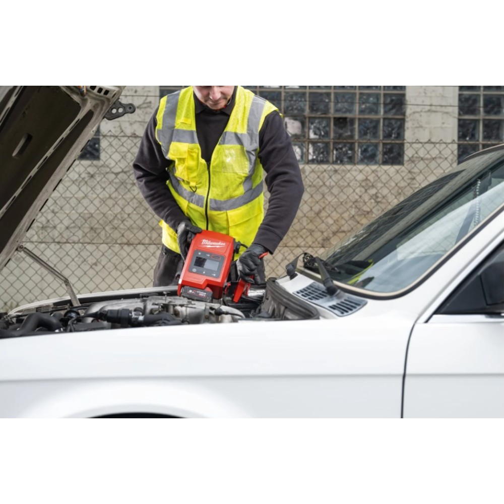 MILWAUKEE URZĄDZENIE ROZRUCHOWE ROZRUSZNIK SAMOCHODOWY M18 JS2000-0