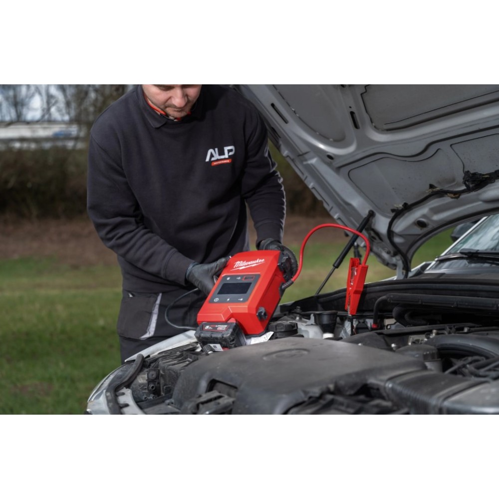MILWAUKEE URZĄDZENIE ROZRUCHOWE ROZRUSZNIK SAMOCHODOWY M18 JS2000-0