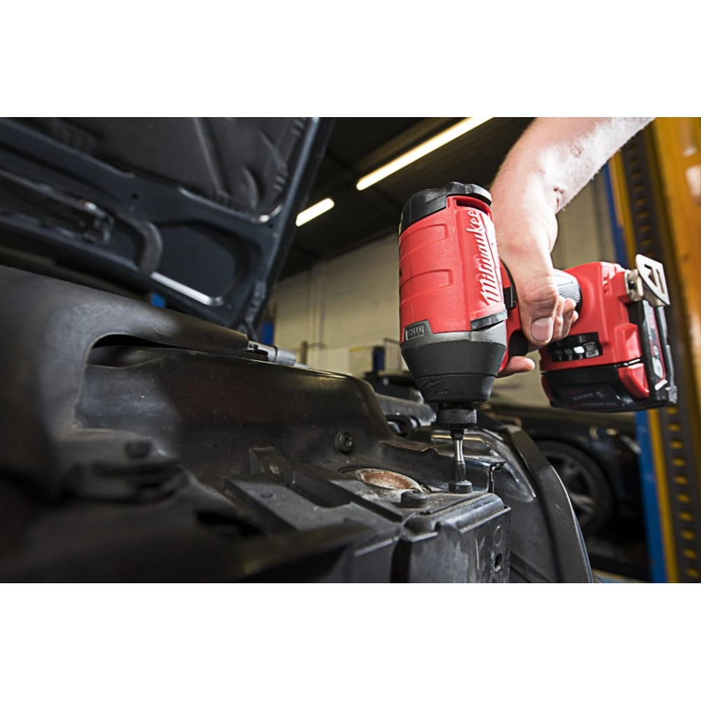 MILWAUKEE ZAKRĘTARKA UDAROWA 1/4" HEX ZESTAW M18 FQID-501B black week