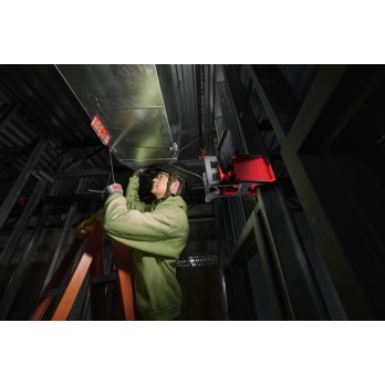 MILWAUKEE LAMPA DO OŚWIETLANIA POWIERZCHNI Z ZACISKIEM I MAGNESEM M18 PAL2-0