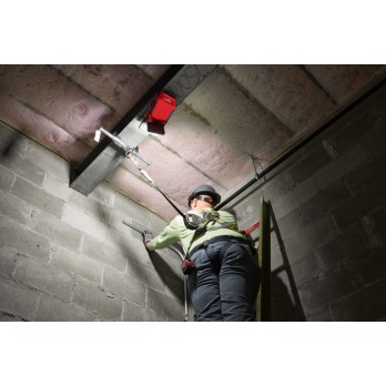 MILWAUKEE LAMPA DO OŚWIETLANIA POWIERZCHNI Z ZACISKIEM I MAGNESEM M18 PAL2-0