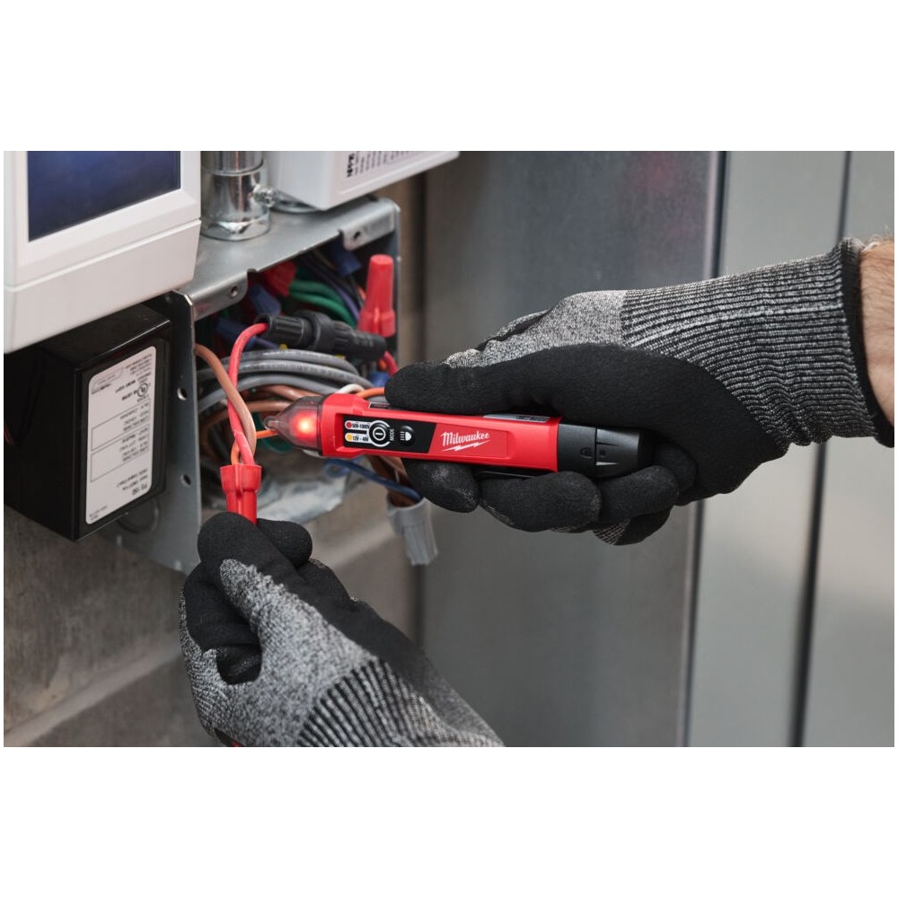 MILWAUKEE DETEKTOR NAPIĘCIA BEZDOTYKOWY Z PODWÓJNYM ZAKRESEM I LATARKĄ NCVDDF