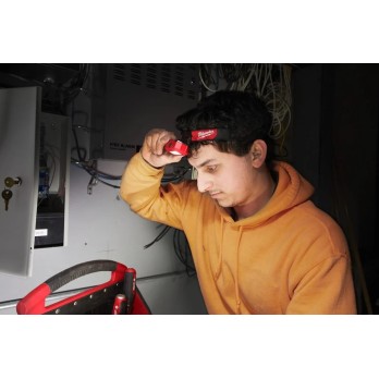 MILWAUKEE ZESTAW LATARKA CZOŁOWA CZOŁÓWKA + RĘCZNA HL2IPL-LED