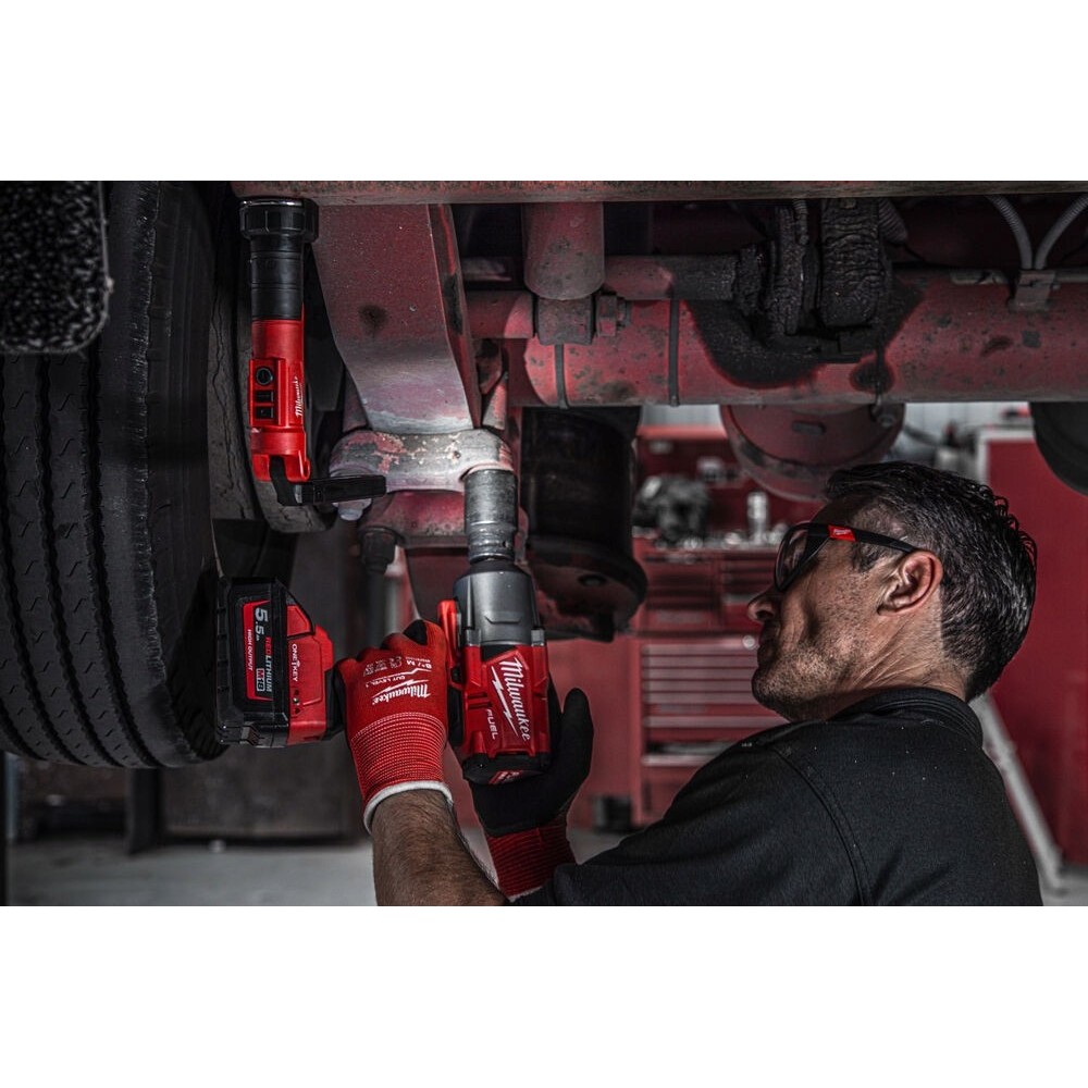 MILWAUKEE AKUMULATOROWA LATARKA USB L4 SL550-301 550LM