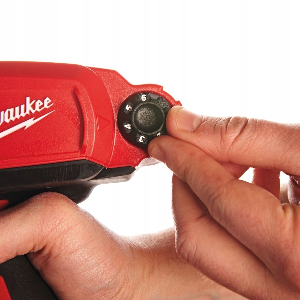 MILWAUKEE PISTOLET DO SILIKONU M12 PCG 600A-201B